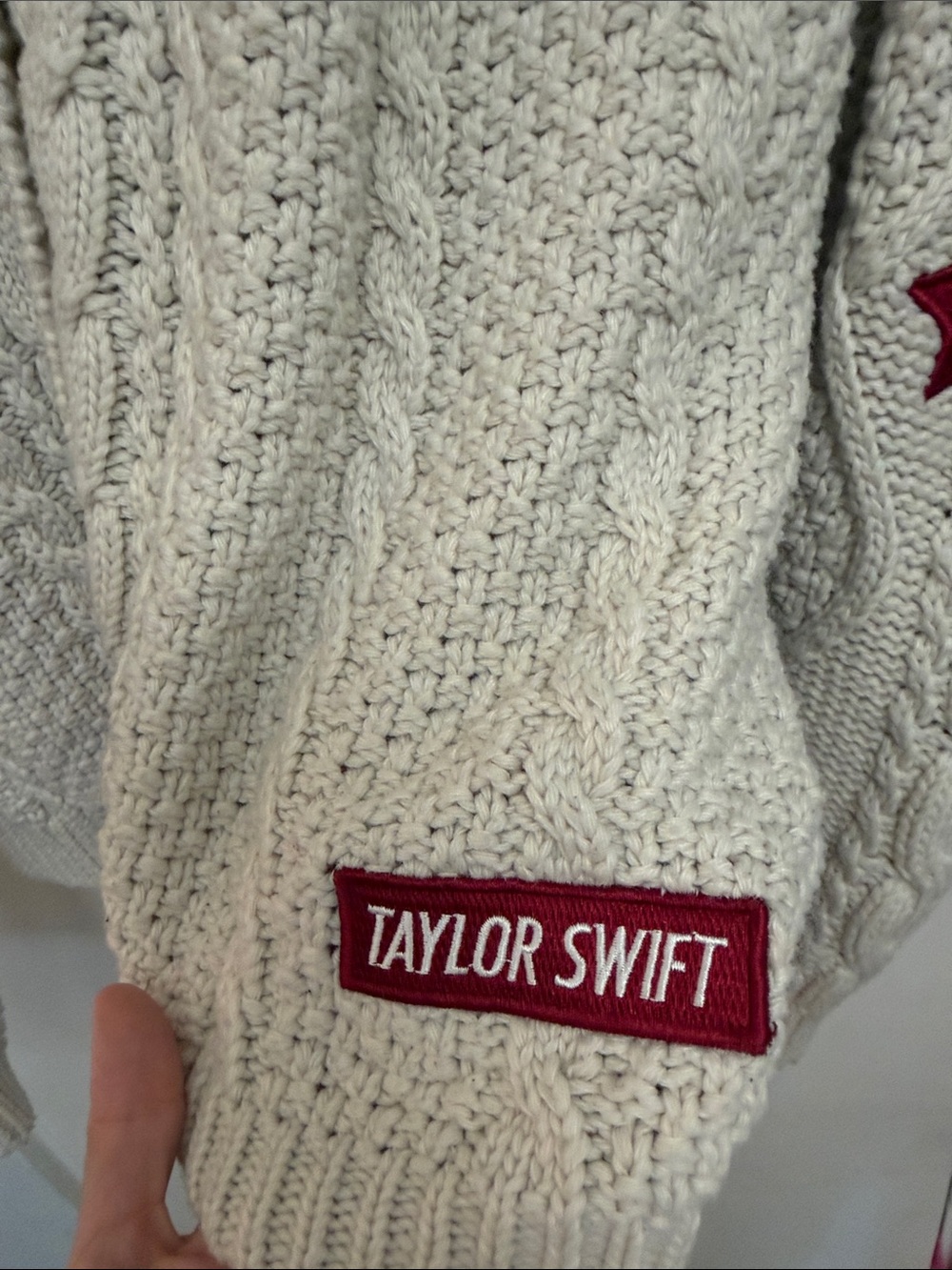 Taylor Swift Cream Cable Knit Cardigan with Red Star Patches - Picture 2 of 11